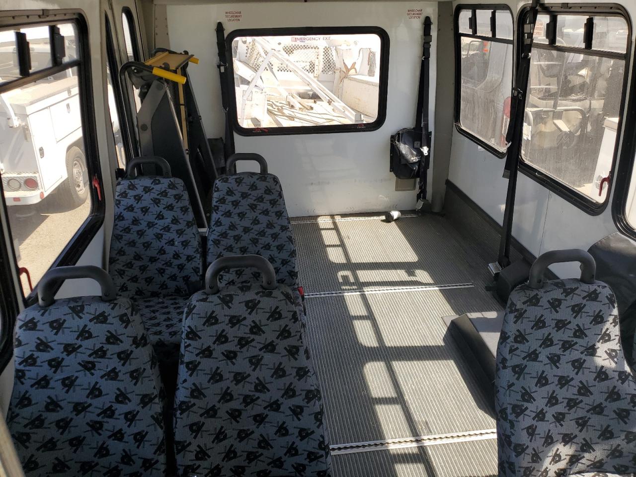 2012 Ford Econoline E350 Super Duty Cutaway Van VIN: 1FDEE3FL8CDB15917 Lot: 69333094