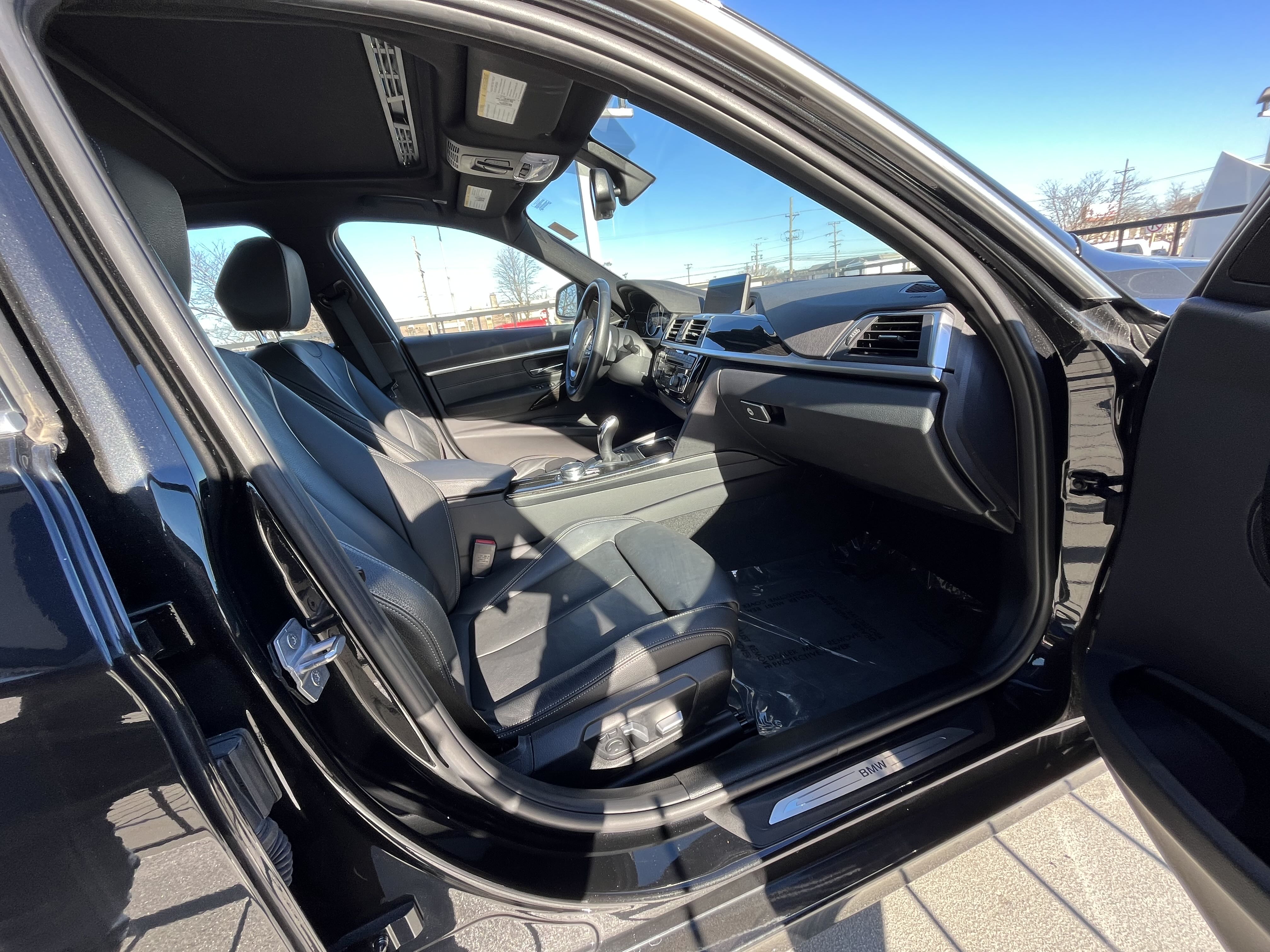 2018 BMW 330 Xi vin: WBA8D9C52JEM33923