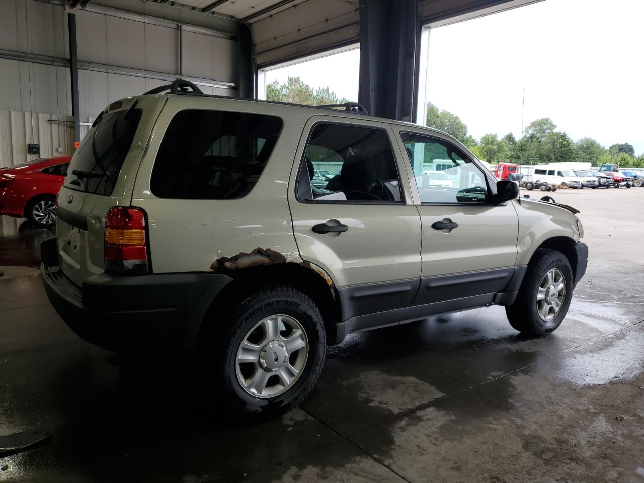 2003 Ford Escape - Image 3