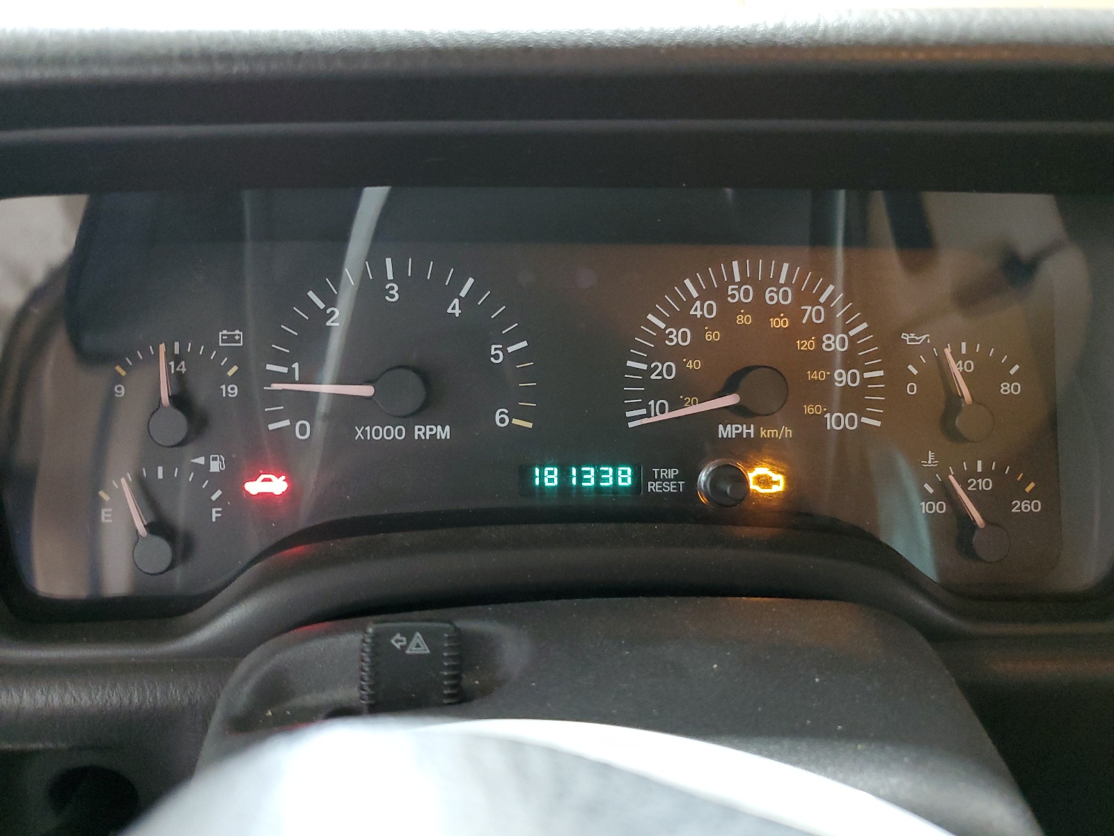 1J4FF58S8YL210572 2000 Jeep Cherokee Classic