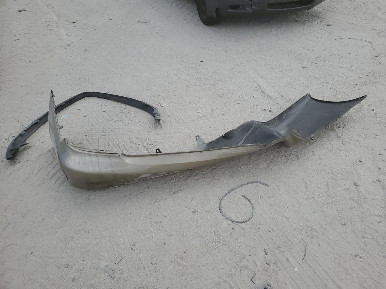 2003 Toyota Camry Le VIN: 4T1BF30K83U556074 Lot: 67303544