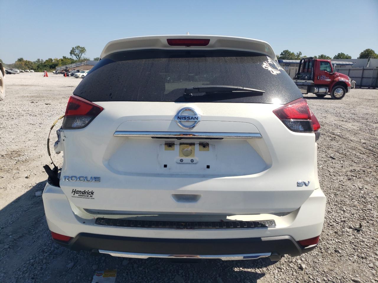 2018 Nissan Rogue S VIN: JN8AT2MT4JW492126 Lot: 69080594