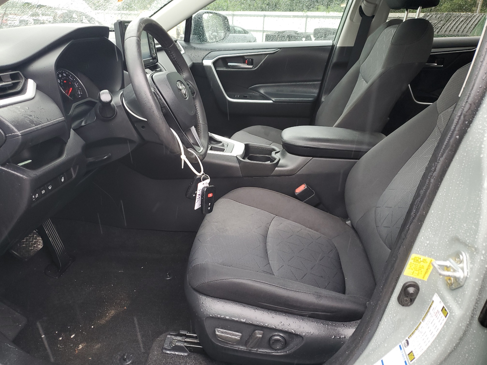 2T3P1RFV7MW165807 2021 Toyota Rav4 Xle