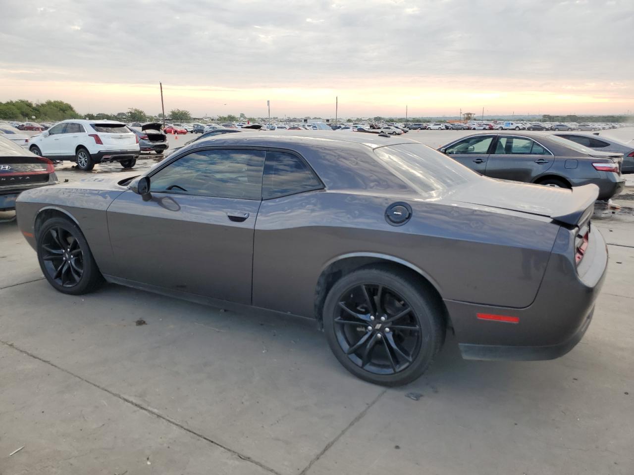 2C3CDZAG5HH600123 2017 DODGE CHALLENGER - Image 2