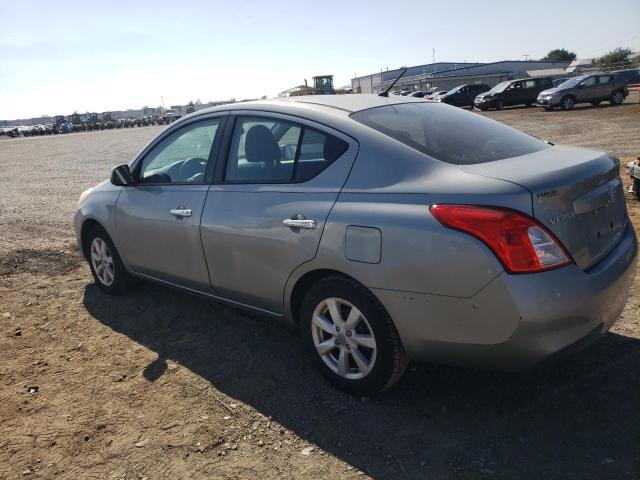 Седани NISSAN VERSA 2012 Сріблястий