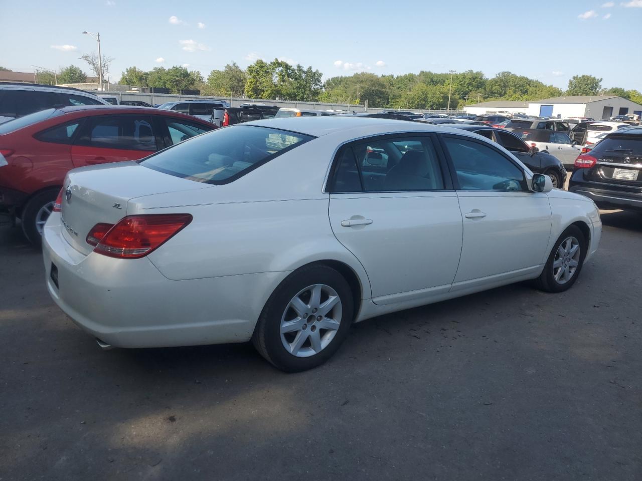 2006 Toyota Avalon - Image 3