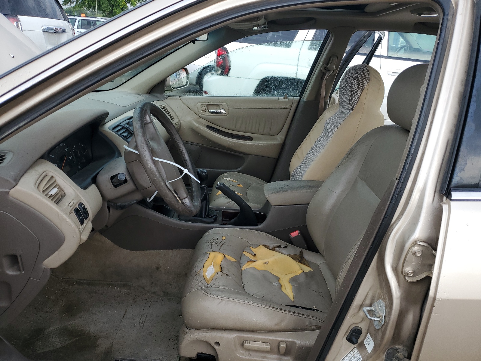 1HGCG5569YA094566 2000 Honda Accord Ex