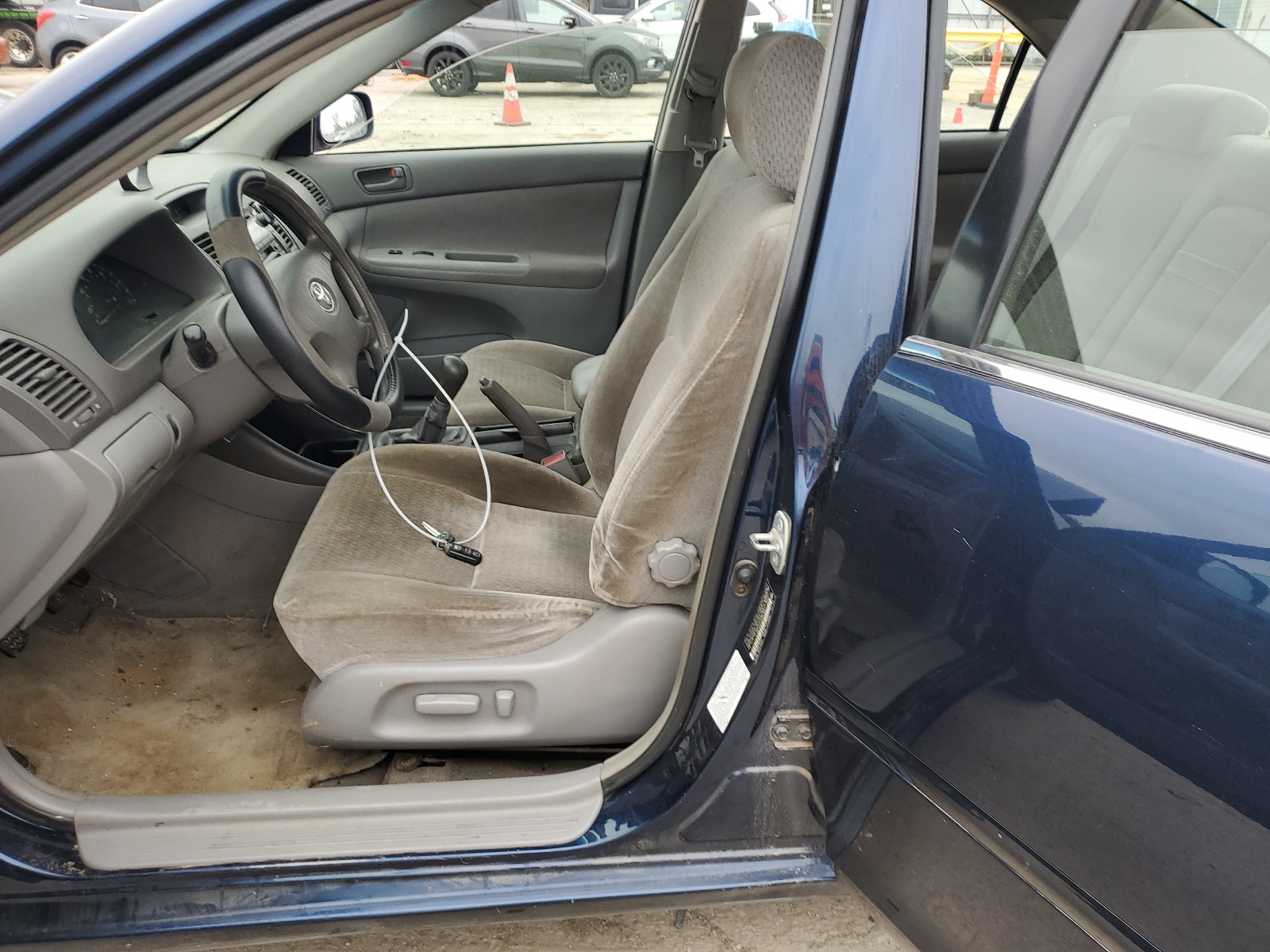 JTDBE32K330206864 2003 Toyota Camry Le