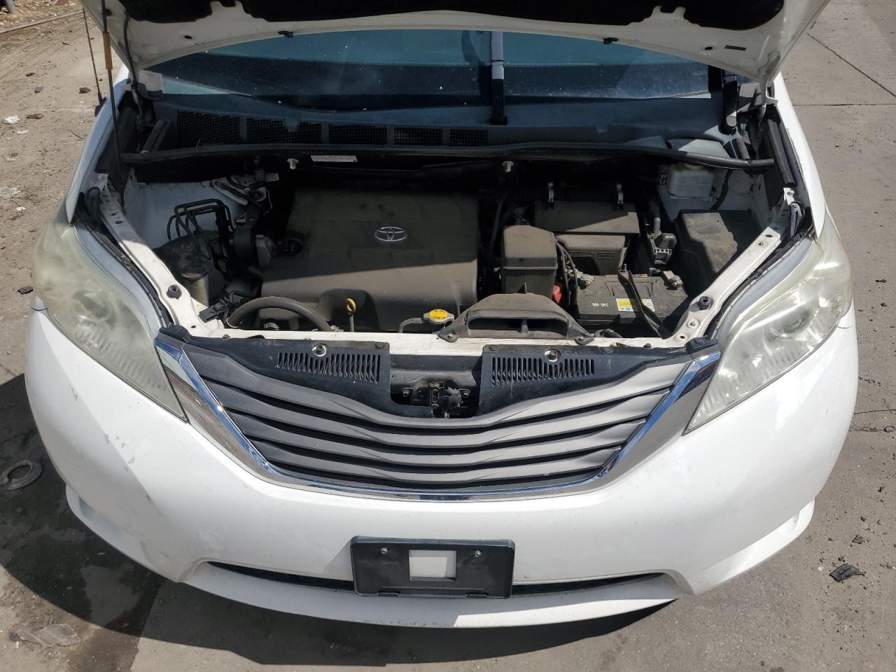 5TDYK3DC0ES436774 2014 Toyota Sienna Xle