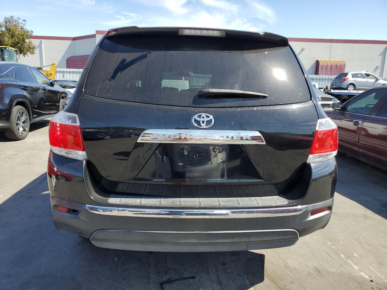 5TDZA3EH4BS015038 2011 Toyota Highlander Base