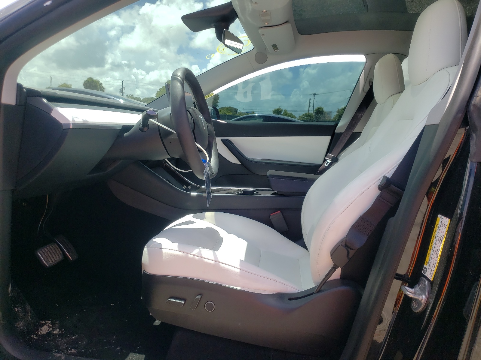 5YJYGDEE9MF063972 2021 Tesla Model Y