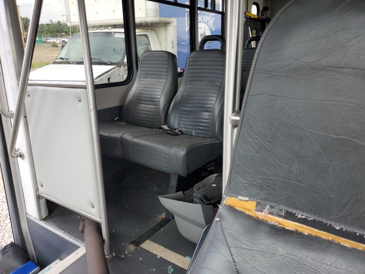 2015 Ford Econoline - Image 11
