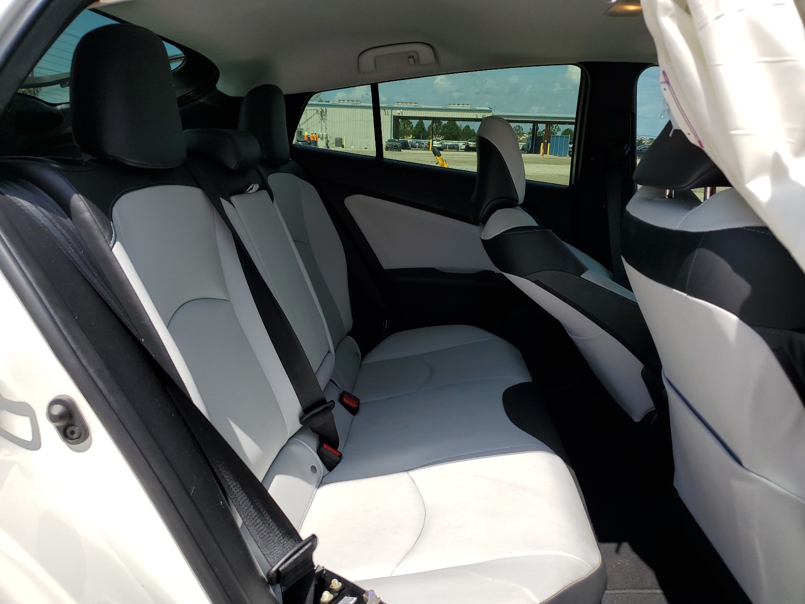 JTDKARFU8H3531106 2017 Toyota Prius