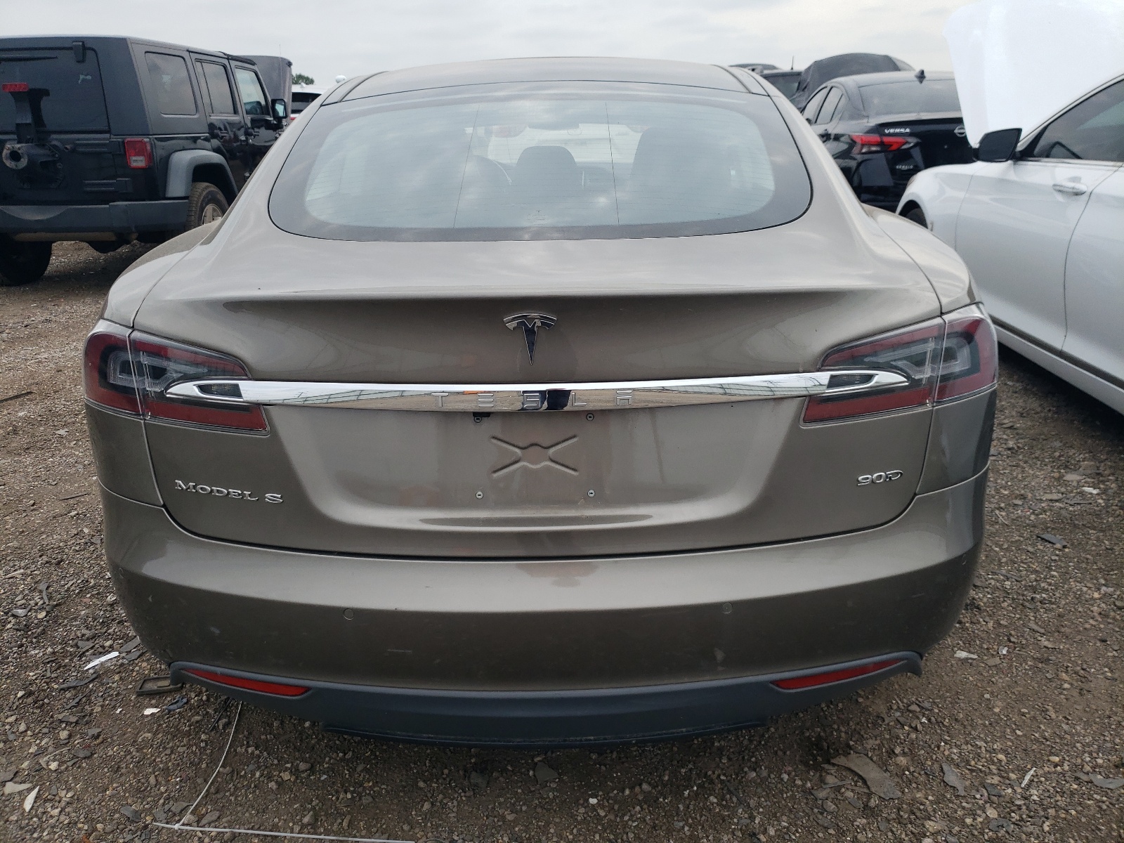 2015 Tesla Model S vin: 5YJSA1E29FF113302