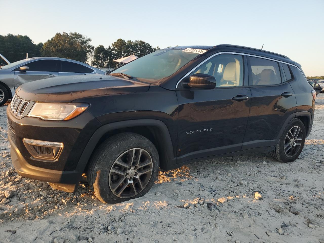 3C4NJCBB3JT461071 2018 JEEP COMPASS - Image 1