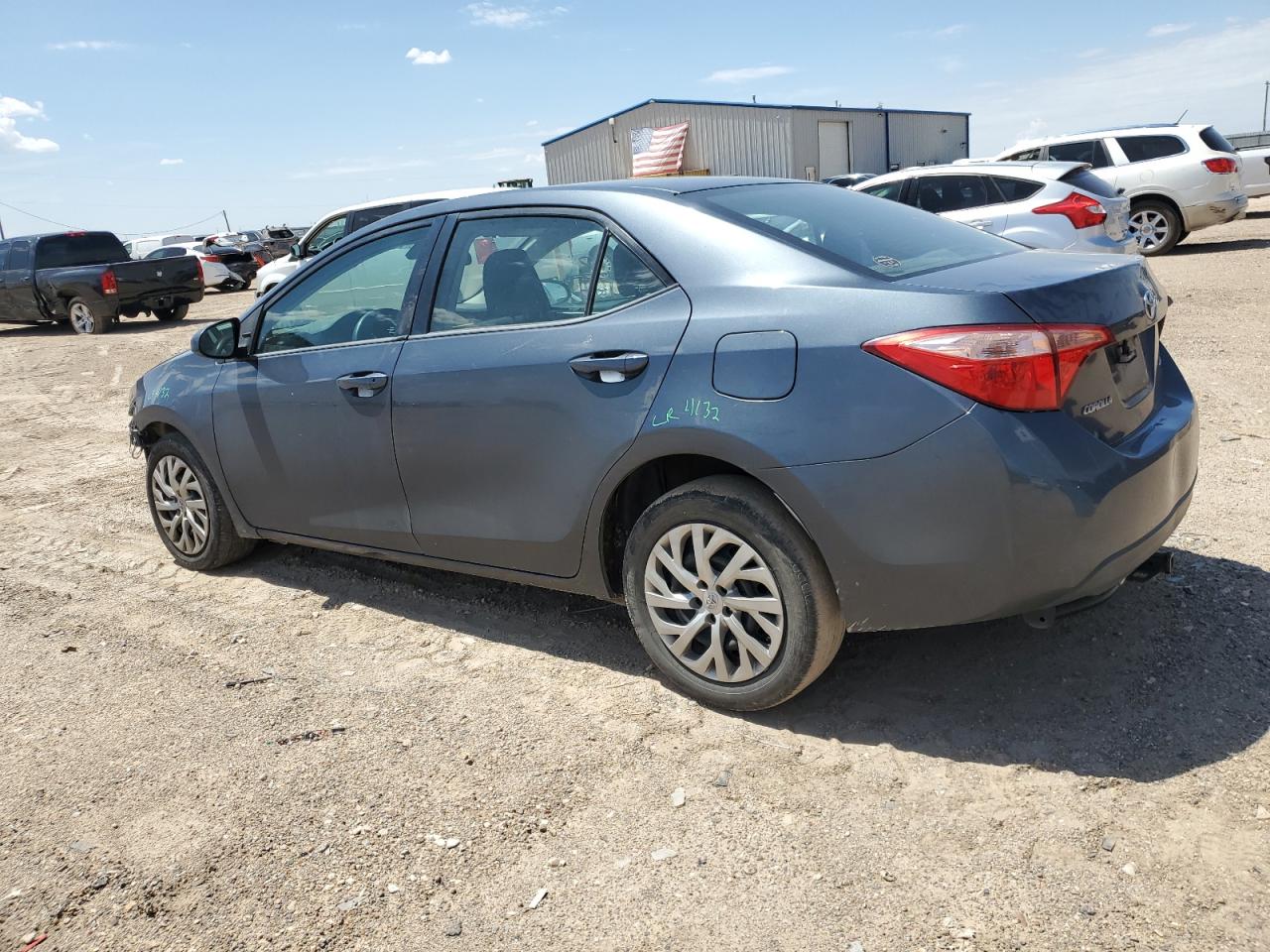 5YFBURHE7HP679817 2017 TOYOTA COROLLA - Image 2