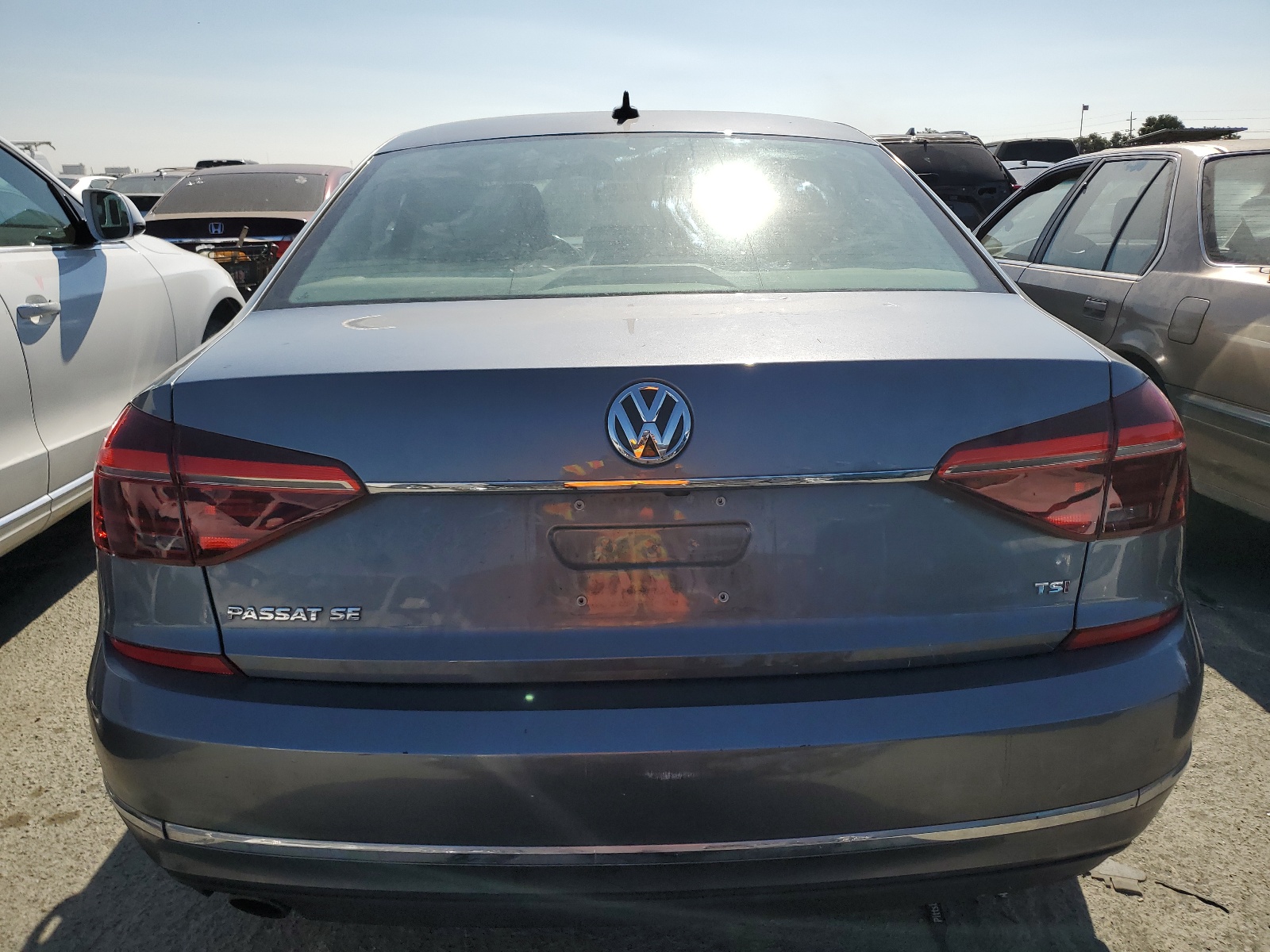 2018 Volkswagen Passat Se vin: 1VWBA7A38JC002230