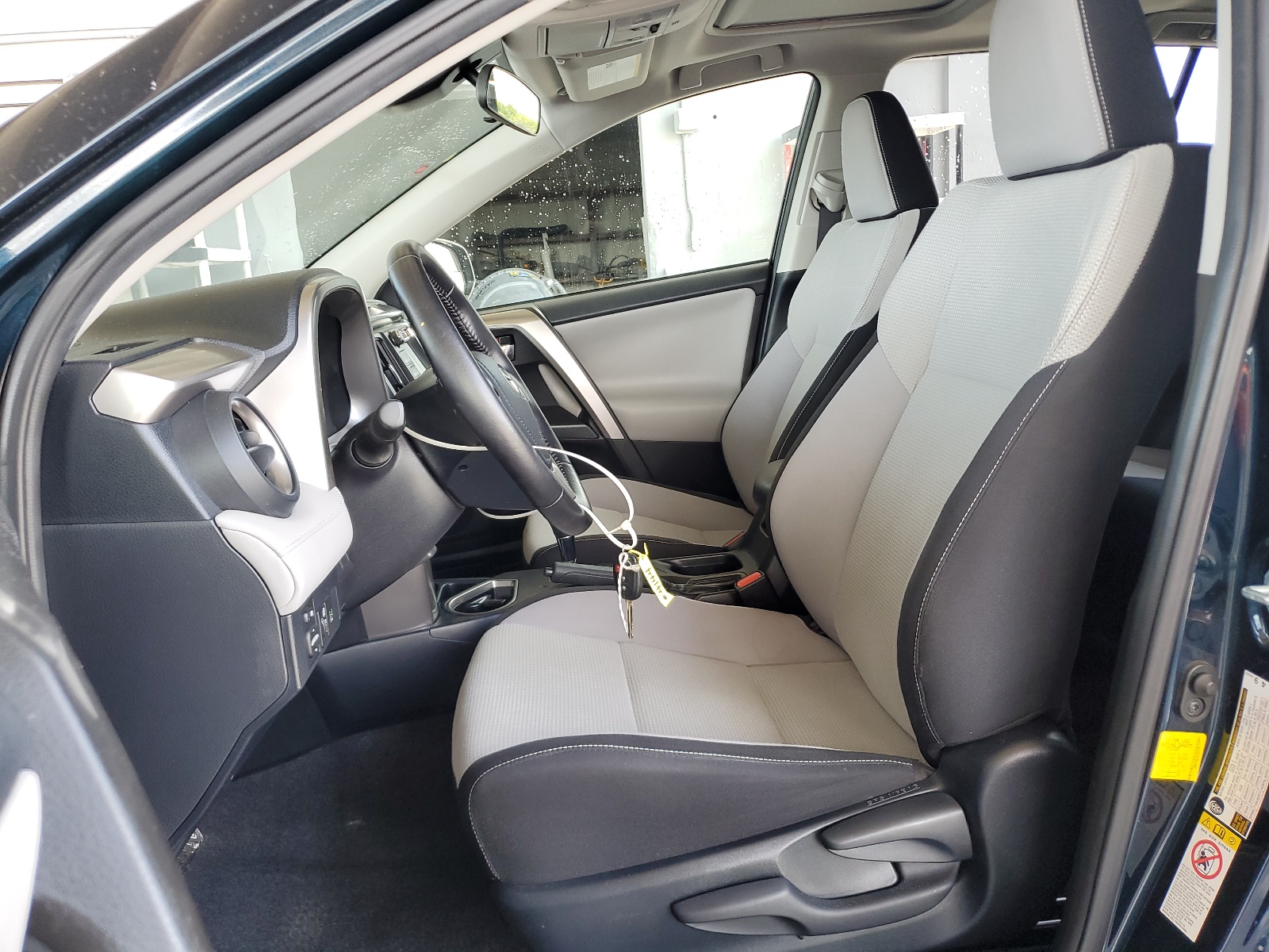 JTMWFREVXHD093275 2017 Toyota Rav4 Xle