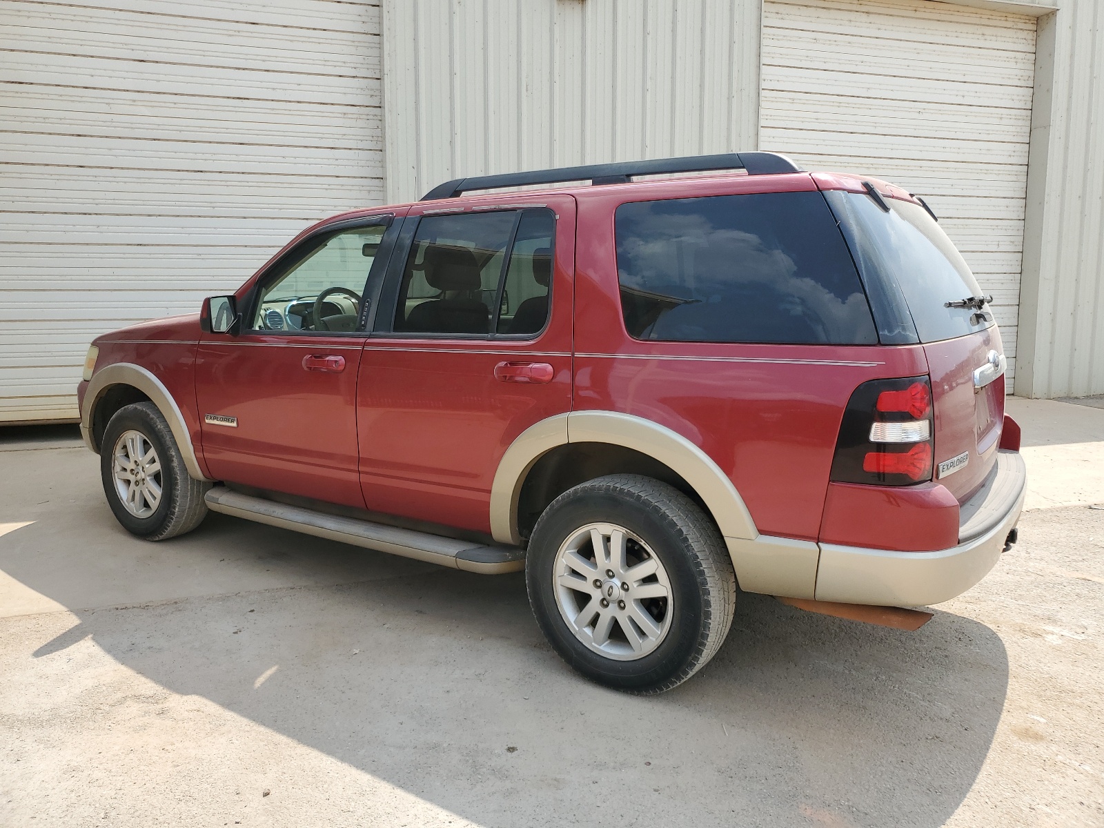 1FMEU64E88UA10696 2008 Ford Explorer Eddie Bauer