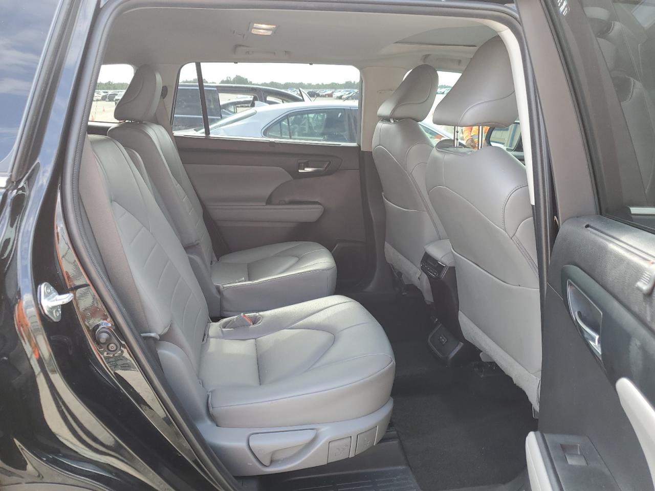 2022 Toyota Highlander Xle VIN: 5TDGZRAH8NS141688 Lot: 67157094