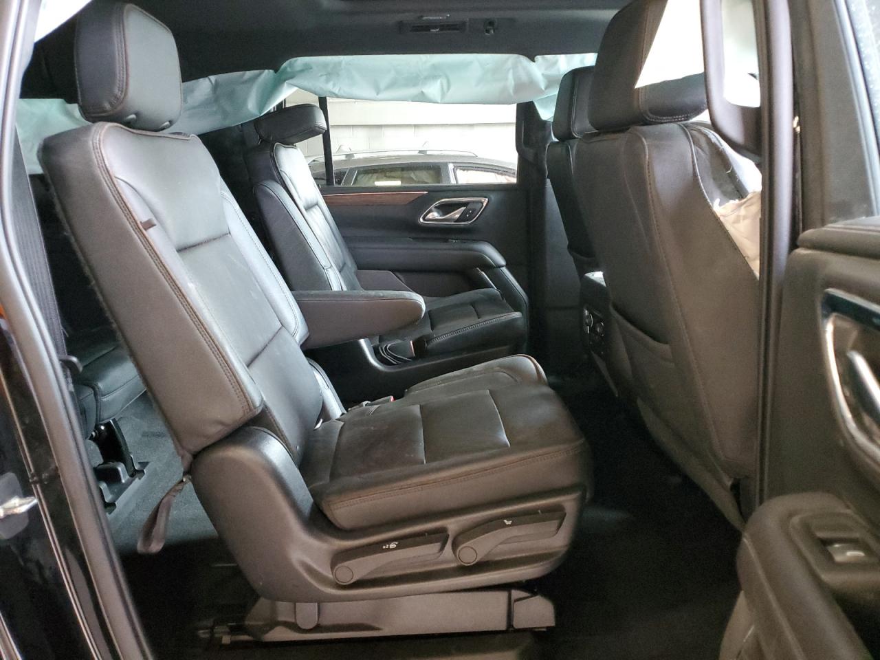 2022 Chevrolet Suburban - Image 11