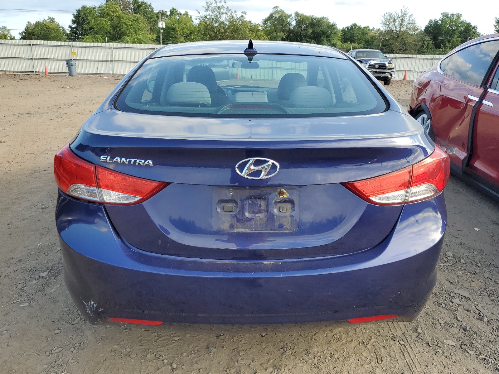 5NPDH4AE5CH137583 2012 Hyundai Elantra Gls