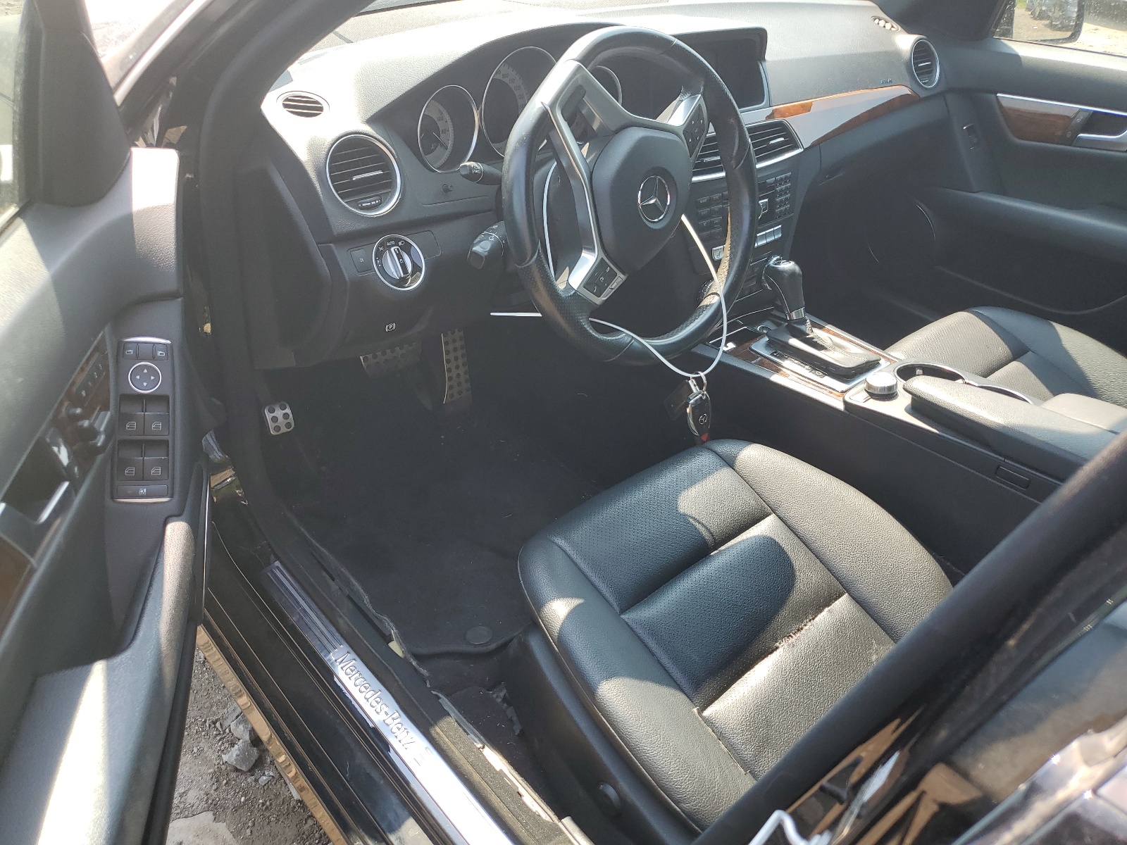 WDDGF8BB8CA624028 2012 Mercedes-Benz C 300 4Matic