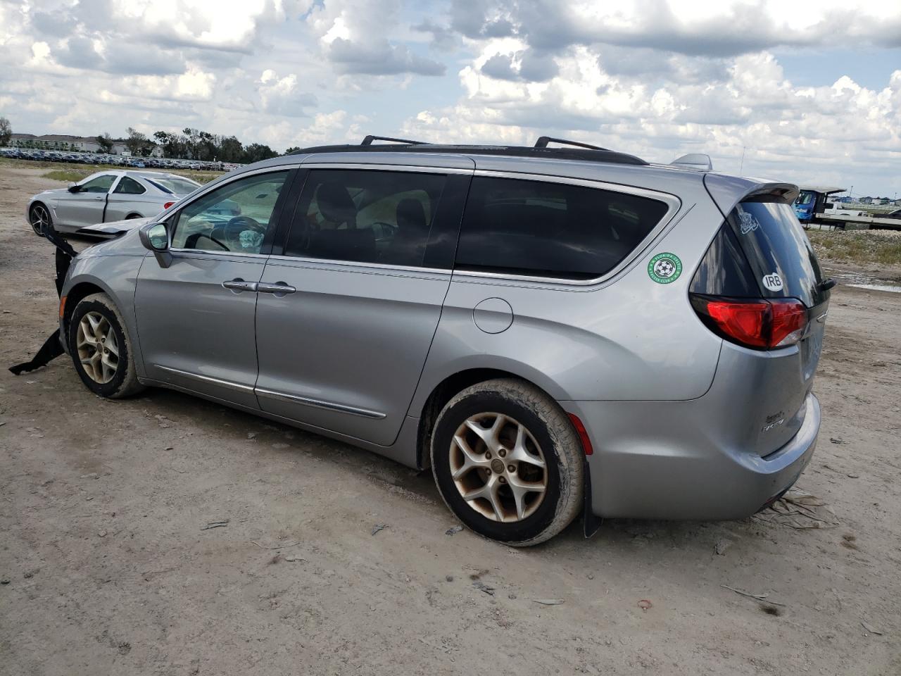 2C4RC1BG2HR748118 2017 CHRYSLER PACIFICA - Image 2