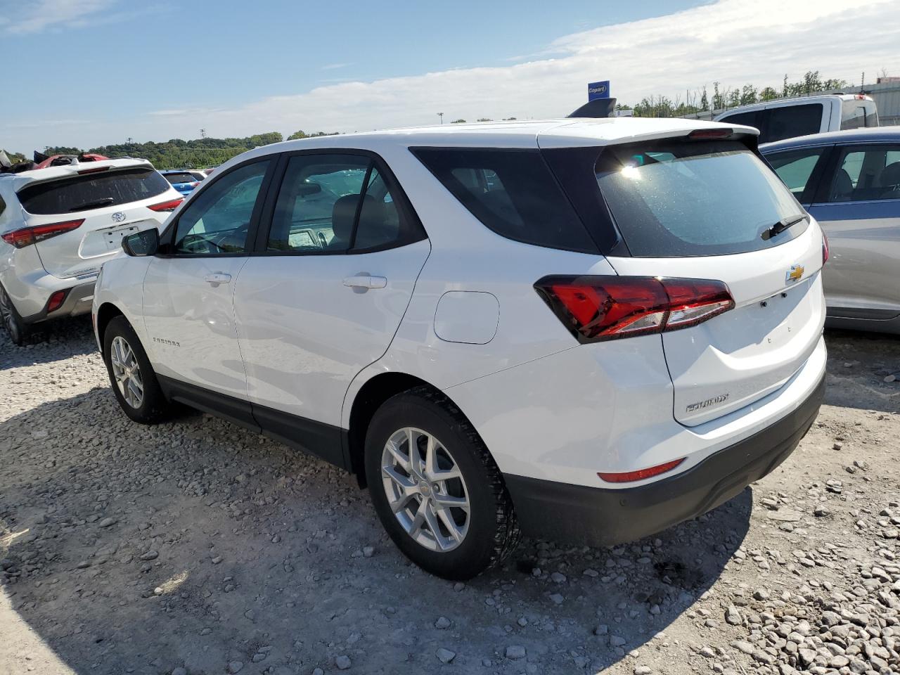 3GNAX5EG7PL257633 2023 CHEVROLET EQUINOX - Image 2