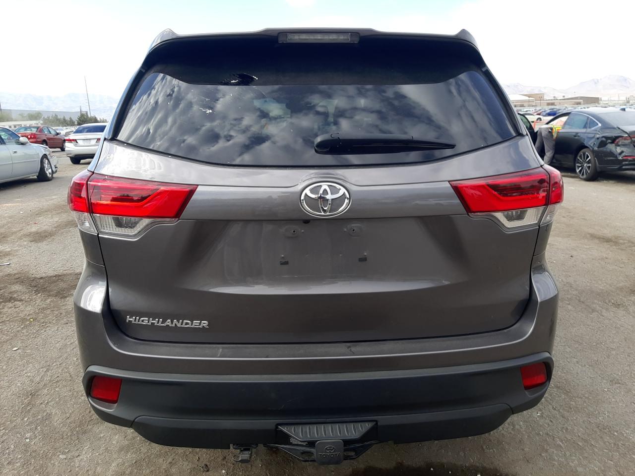 5TDZZRFH6KS344012 2019 Toyota Highlander Le