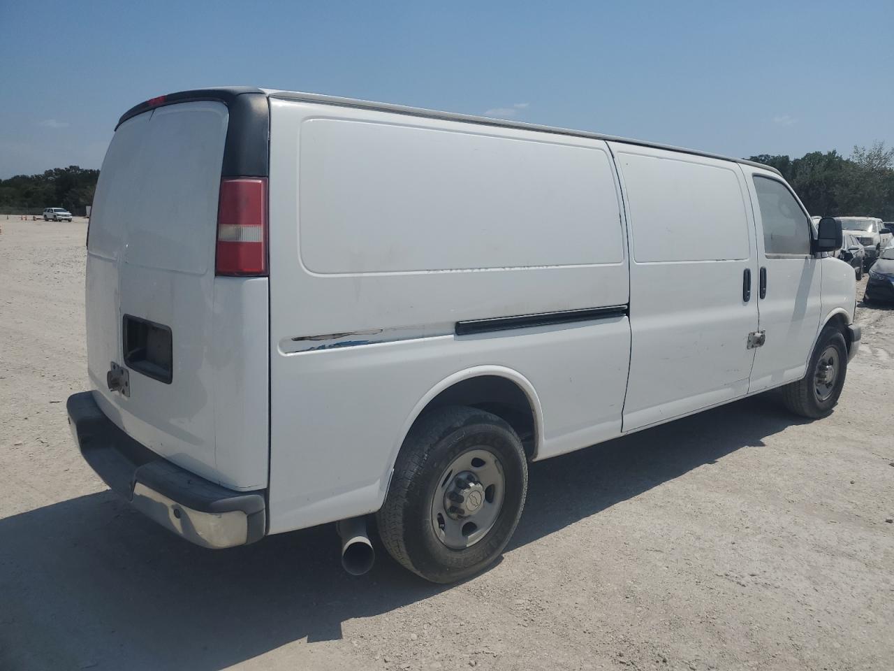 VIN 1GCZGUCL3E1128430 2014 CHEVROLET EXPRESS no.3