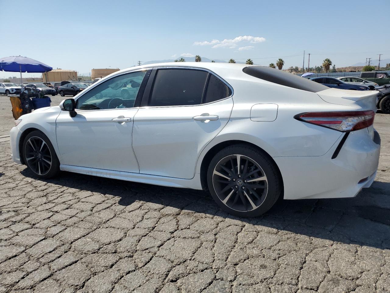 4T1B61HK2JU127941 2018 TOYOTA CAMRY - Image 2