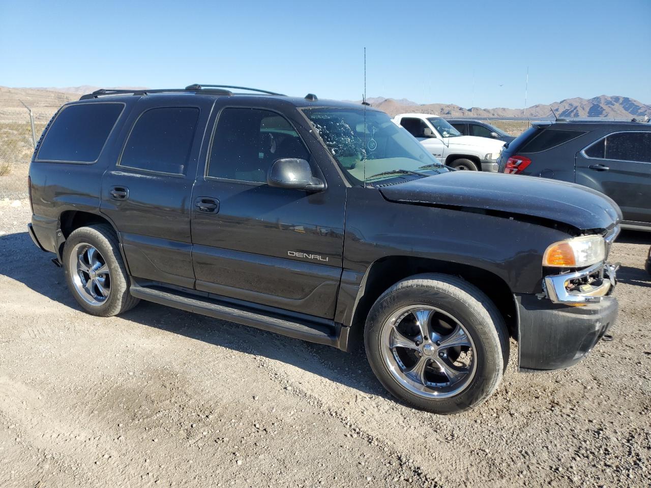 2004 GMC Yukon - Image 4