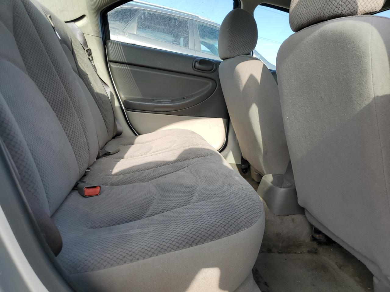 2005 Dodge Stratus - Image 10