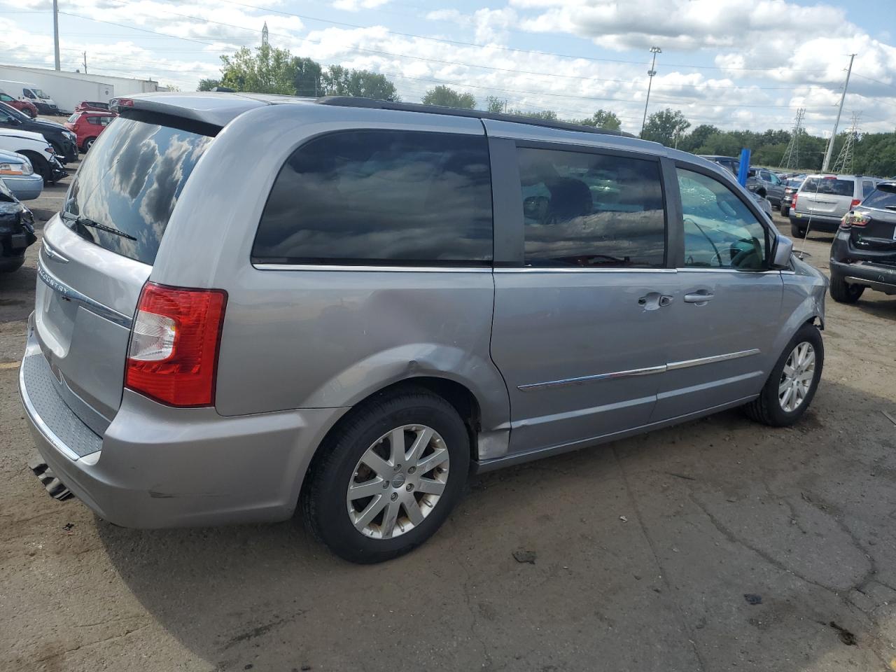 2014 Chrysler Town & Country - Image 3