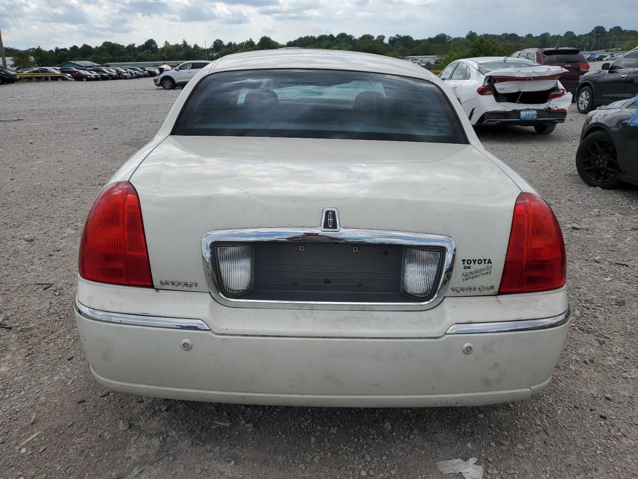 1LNHM81W45Y608164 2005 Lincoln Town Car Signature