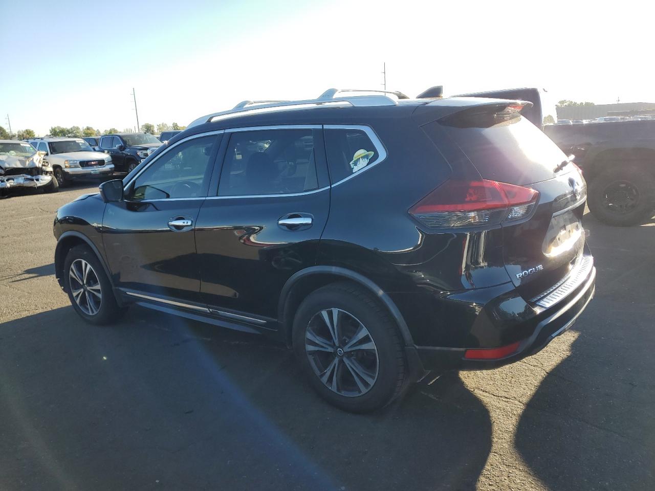 2018 Nissan Rogue - Image 2