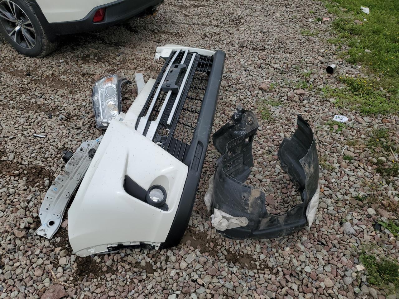 2018 Toyota Highlander Le VIN: 5TDBZRFH9JS875575 Lot: 64829804