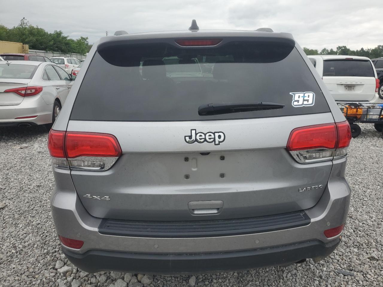 1C4RJFAG0JC377673 2018 Jeep Grand Cherokee Laredo