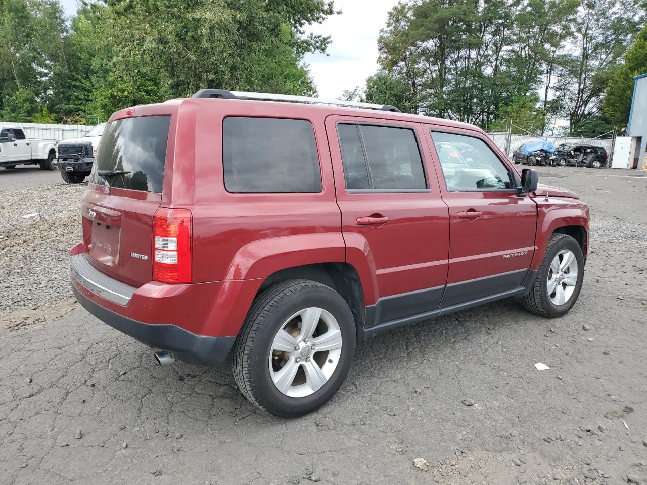 VIN 1C4NJPCB6ED570366 2014 JEEP PATRIOT no.3