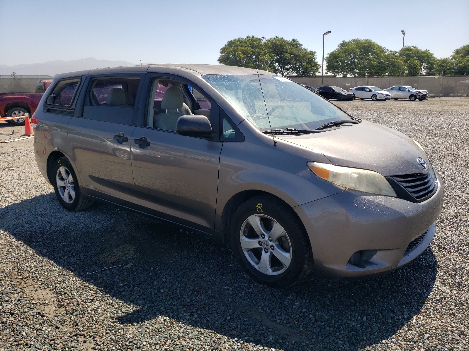 5TDZK3DC6BS057651 2011 Toyota Sienna