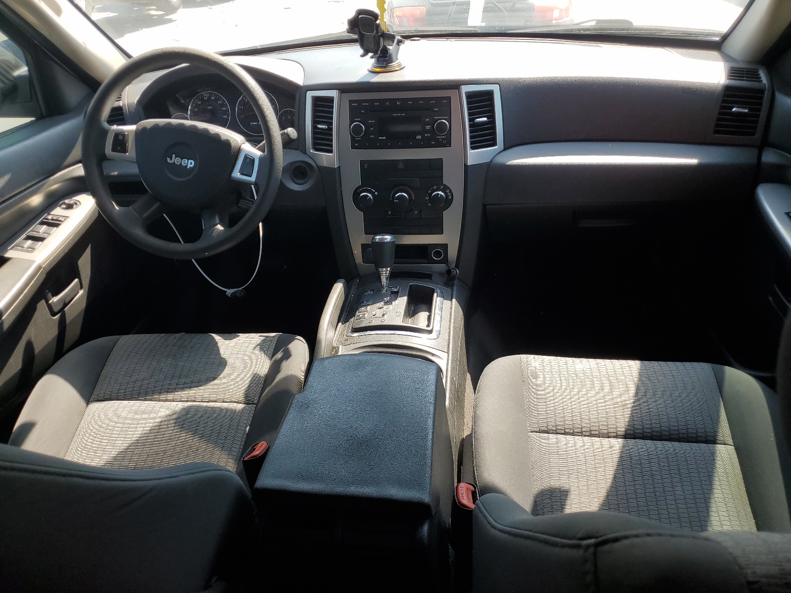 1J8GS48K68C109393 2008 Jeep Grand Cherokee Laredo