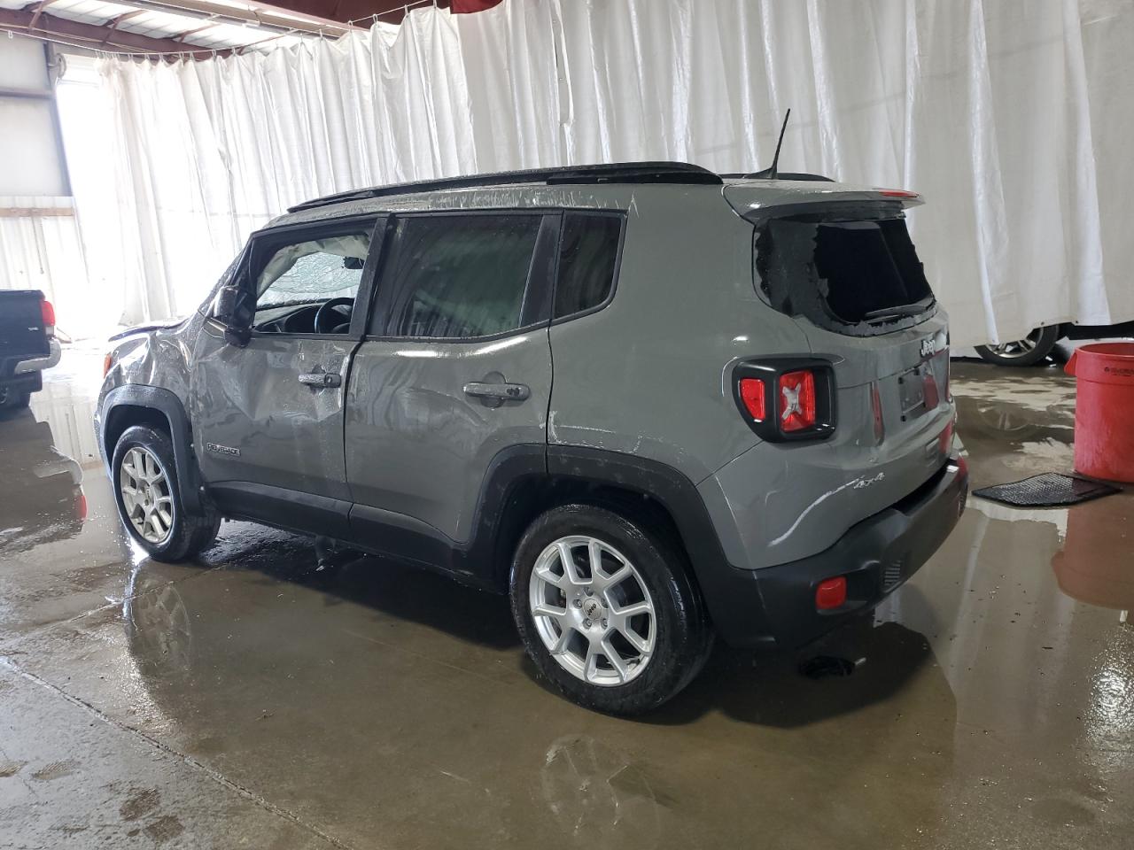 ZACNJDB10NPN98637 2022 JEEP RENEGADE - Image 2