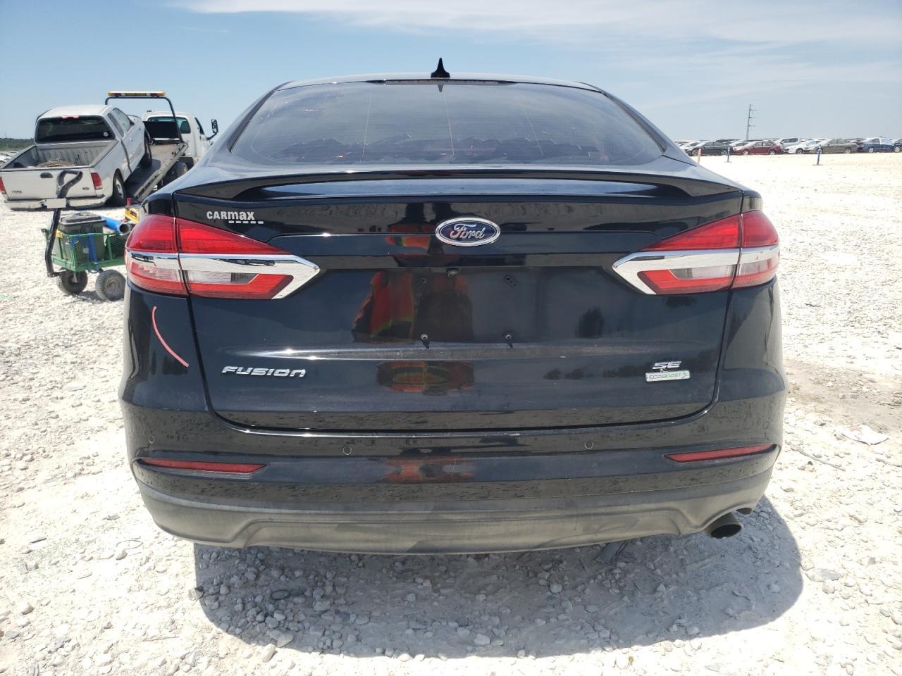 3FA6P0HDXKR148064 2019 Ford Fusion Se