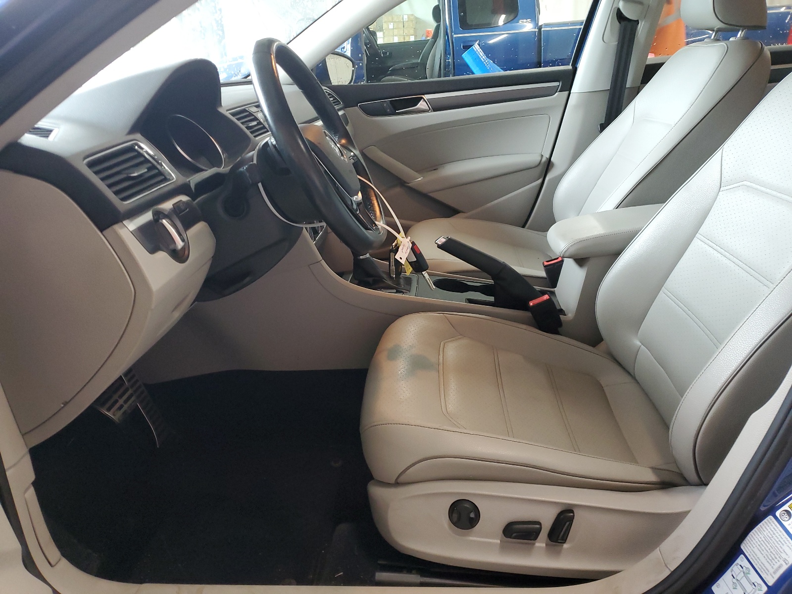 1VWDT7A37HC050394 2017 Volkswagen Passat R-Line