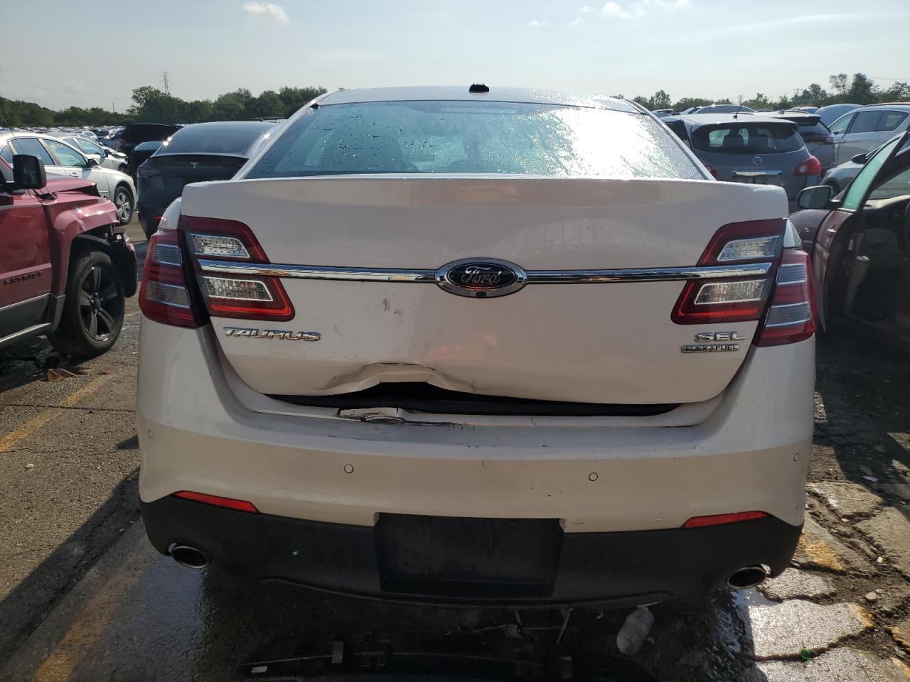 1FAHP2E87JG110101 2018 Ford Taurus Sel