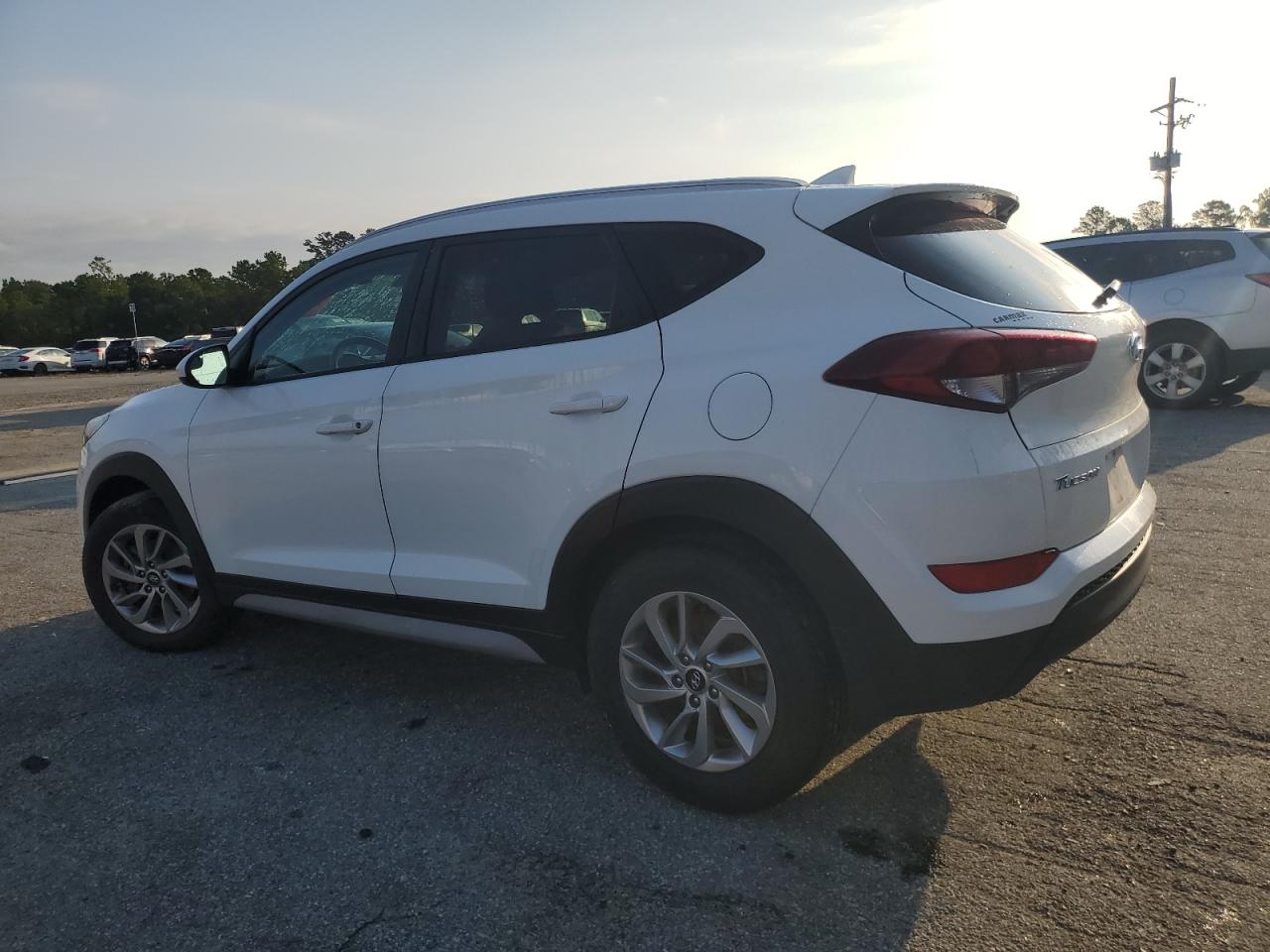 KM8J3CA47JU802324 2018 HYUNDAI TUCSON - Image 2