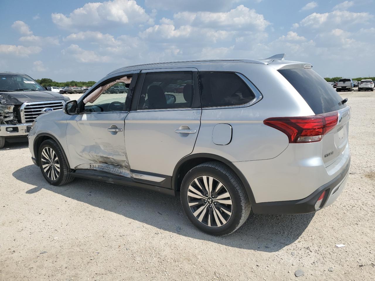 JA4AD3A30KZ019014 2019 MITSUBISHI OUTLANDER - Image 2