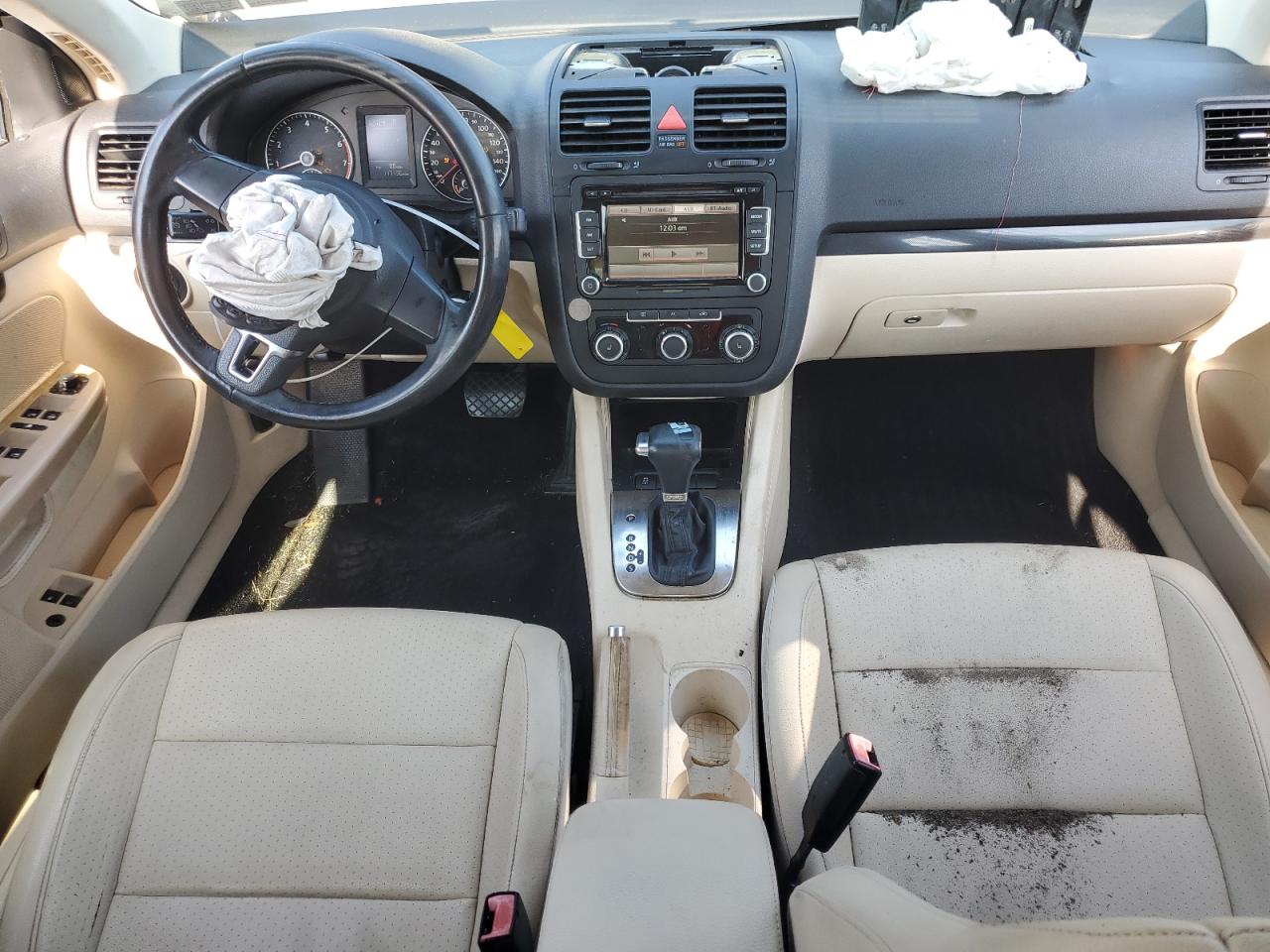 2010 Volkswagen Jetta - Image 8
