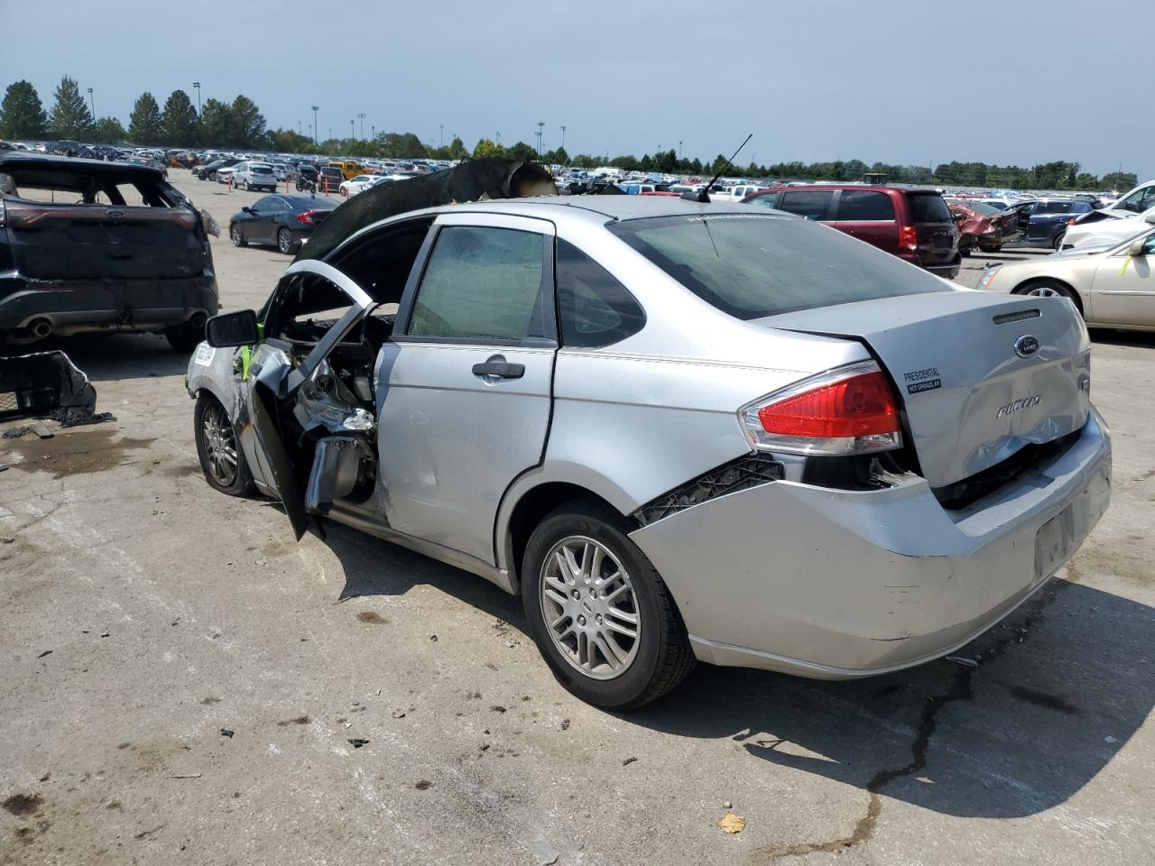 2010 Ford Focus - Image 2